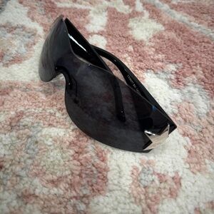 Chic Black Sunglasses